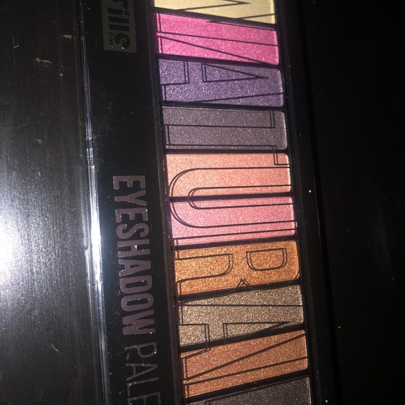 Makeup - Picture 8 of 8